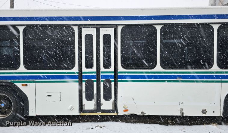 image for item DO4224 2006 Gillig G20B10N4  transit bus