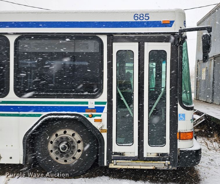 image for item DO4224 2006 Gillig G20B10N4  transit bus