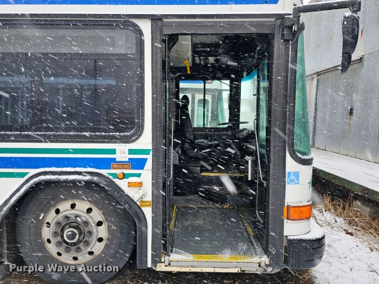 image for item DO4224 2006 Gillig G20B10N4  transit bus