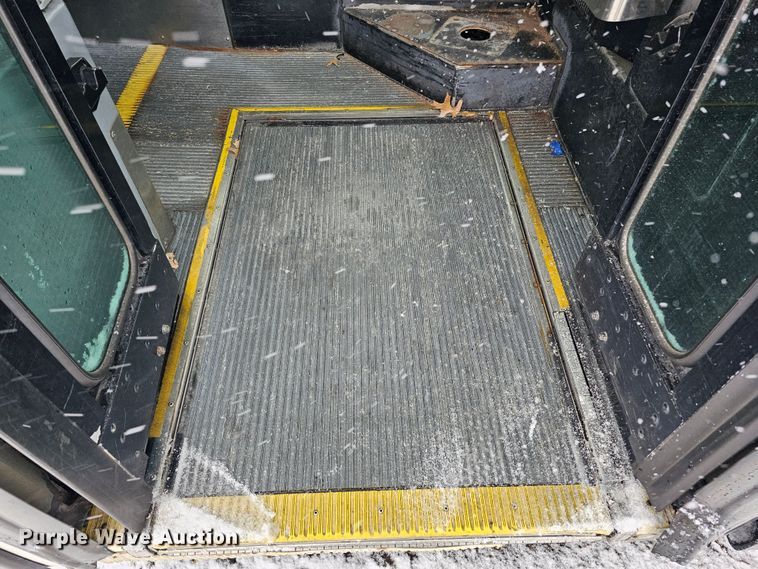 image for item DO4224 2006 Gillig G20B10N4  transit bus