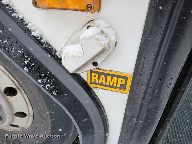 image for item DO4224 2006 Gillig G20B10N4  transit bus