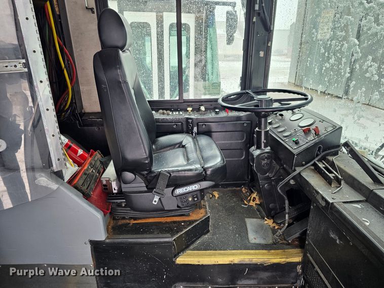 image for item DO4224 2006 Gillig G20B10N4  transit bus