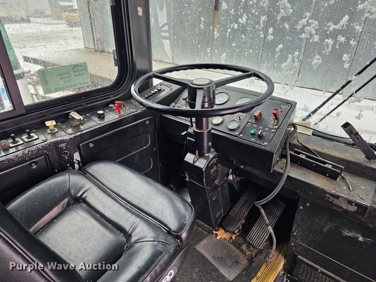 image for item DO4224 2006 Gillig G20B10N4  transit bus