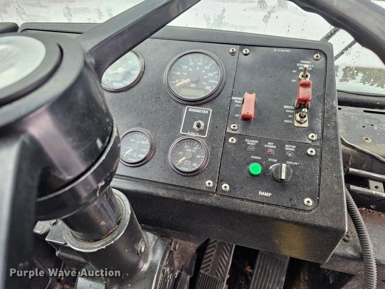 image for item DO4224 2006 Gillig G20B10N4  transit bus