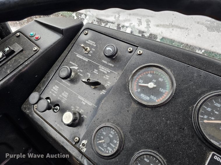 image for item DO4224 2006 Gillig G20B10N4  transit bus