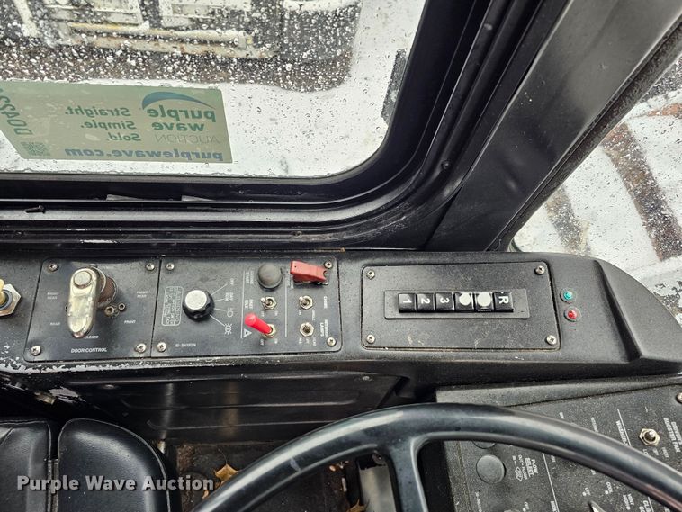 image for item DO4224 2006 Gillig G20B10N4  transit bus