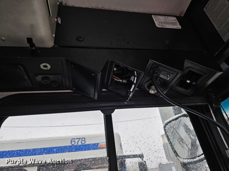 image for item DO4224 2006 Gillig G20B10N4  transit bus