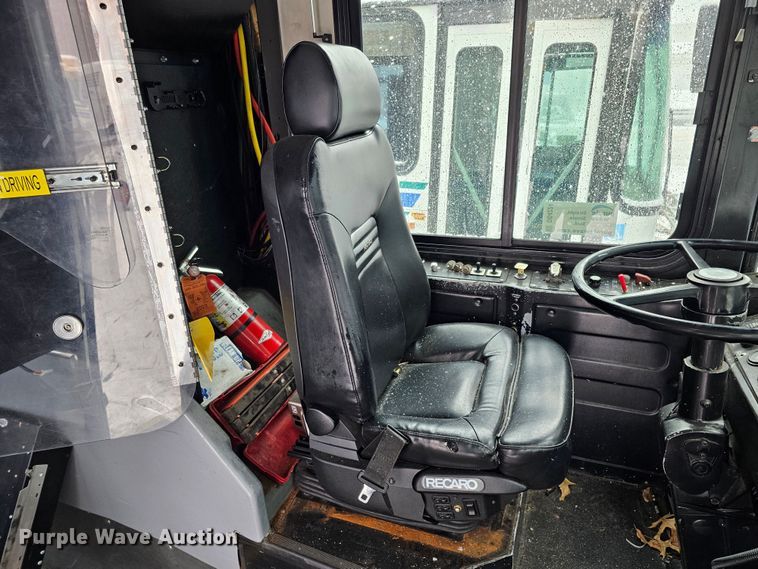 image for item DO4224 2006 Gillig G20B10N4  transit bus