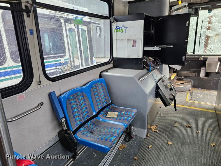 image for item DO4224 2006 Gillig G20B10N4  transit bus