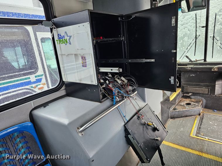 image for item DO4224 2006 Gillig G20B10N4  transit bus