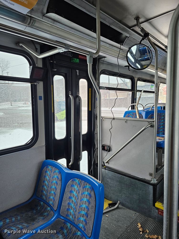 image for item DO4224 2006 Gillig G20B10N4  transit bus