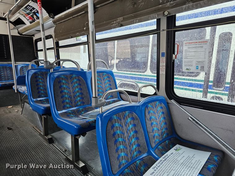 image for item DO4224 2006 Gillig G20B10N4  transit bus