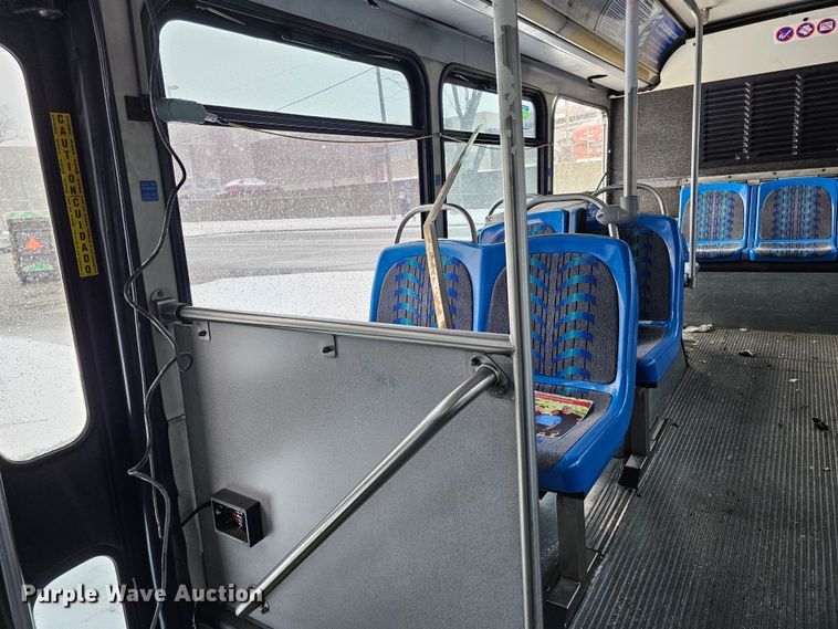 image for item DO4224 2006 Gillig G20B10N4  transit bus