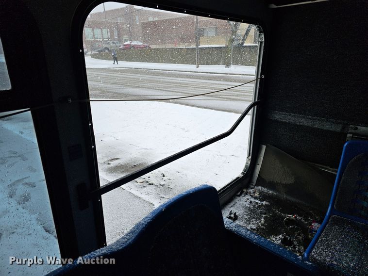 image for item DO4224 2006 Gillig G20B10N4  transit bus