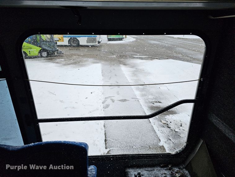 image for item DO4224 2006 Gillig G20B10N4  transit bus