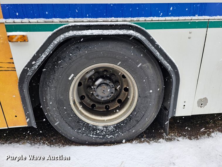 image for item DO4224 2006 Gillig G20B10N4  transit bus