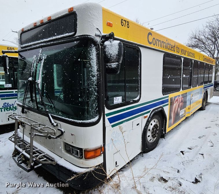 image for item DO4225 2004 Gillig G29B102N4  transit bus