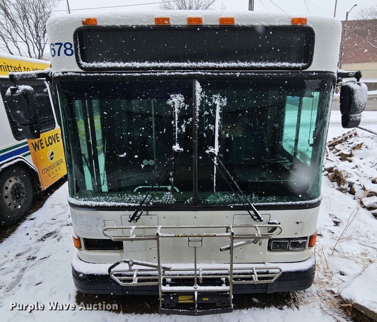 image for item DO4225 2004 Gillig G29B102N4  transit bus