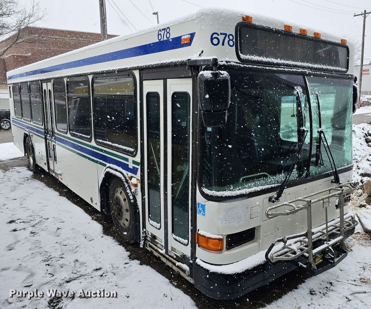 image for item DO4225 2004 Gillig G29B102N4  transit bus
