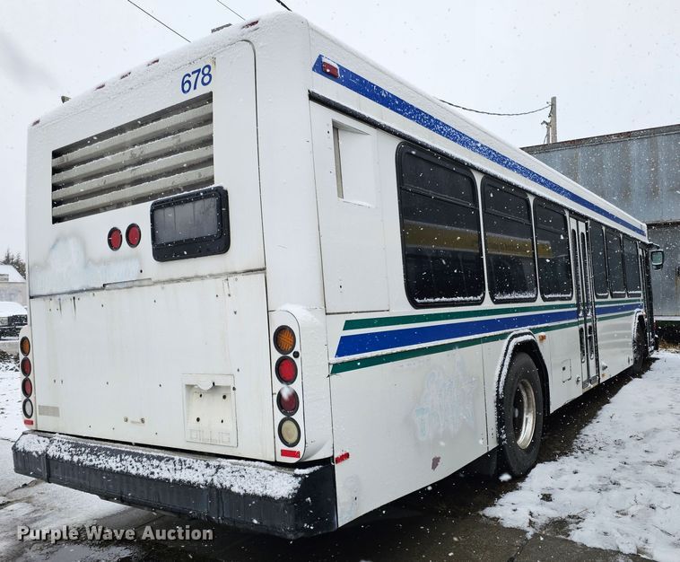 image for item DO4225 2004 Gillig G29B102N4  transit bus