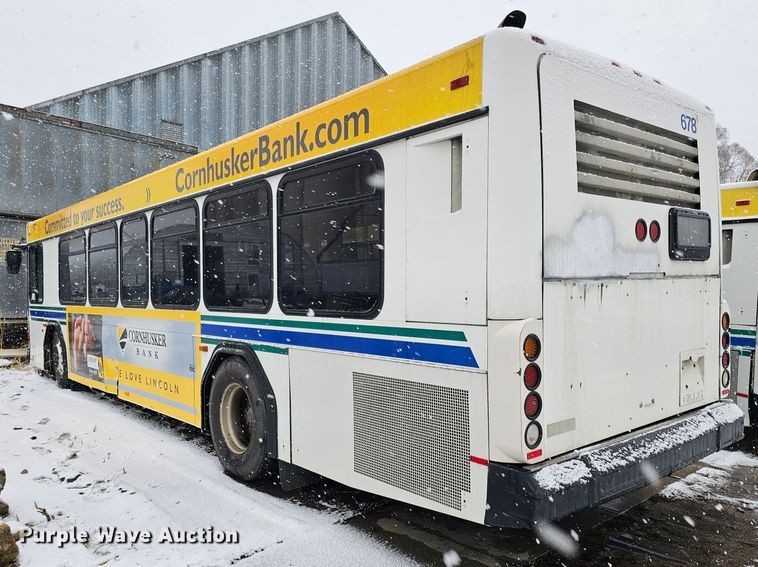 image for item DO4225 2004 Gillig G29B102N4  transit bus