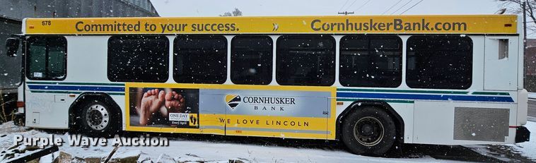 image for item DO4225 2004 Gillig G29B102N4  transit bus