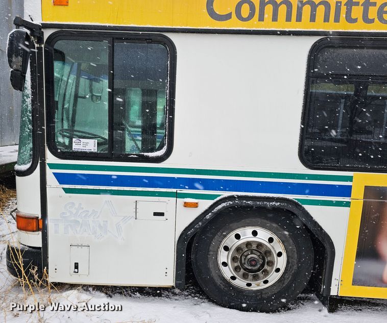 image for item DO4225 2004 Gillig G29B102N4  transit bus