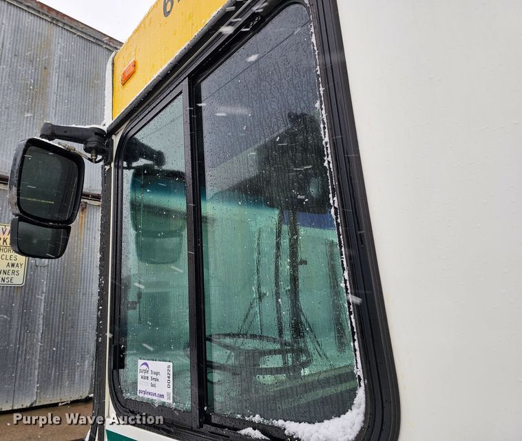 image for item DO4225 2004 Gillig G29B102N4  transit bus