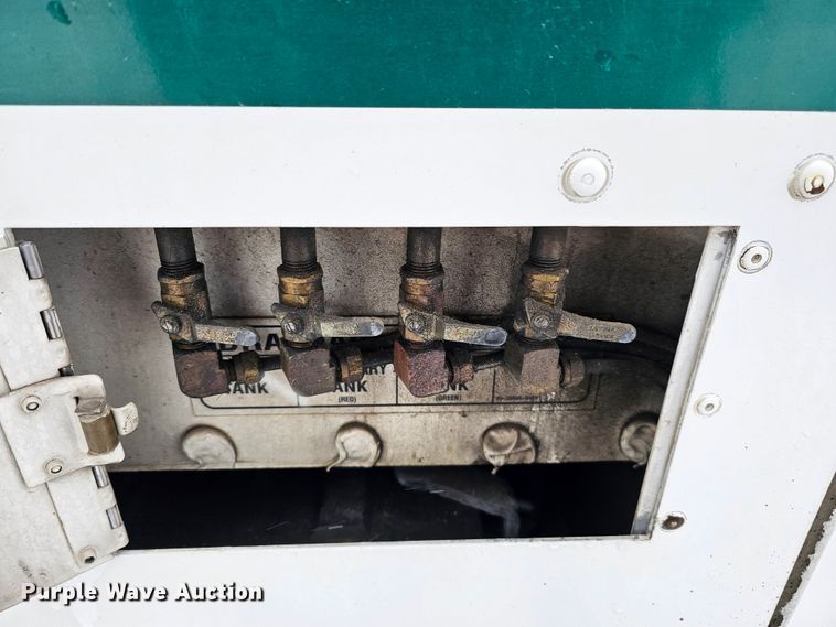 image for item DO4225 2004 Gillig G29B102N4  transit bus