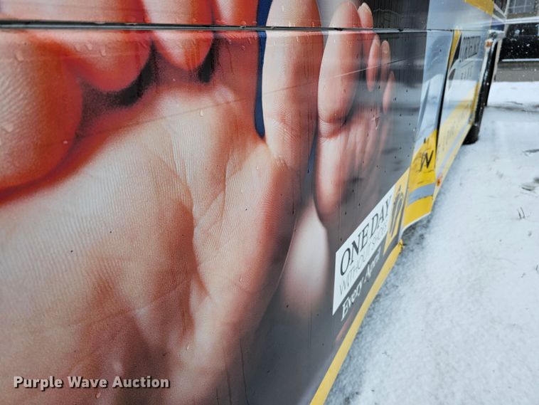 image for item DO4225 2004 Gillig G29B102N4  transit bus