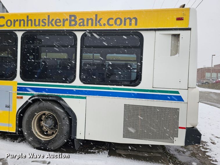 image for item DO4225 2004 Gillig G29B102N4  transit bus