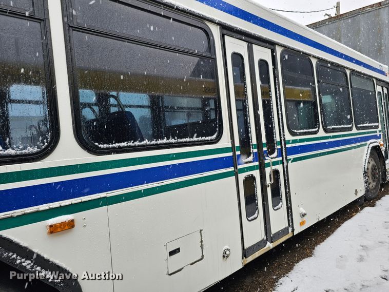 image for item DO4225 2004 Gillig G29B102N4  transit bus