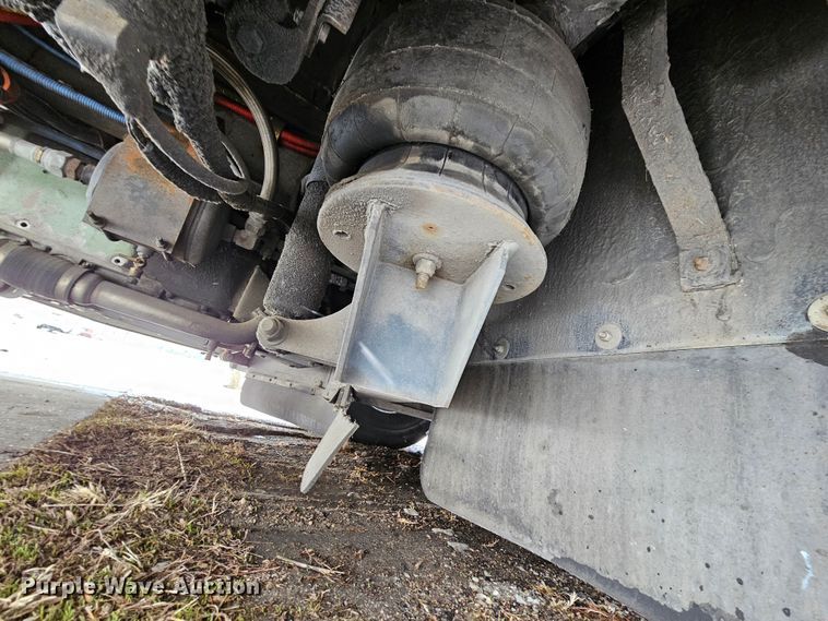 image for item DO4225 2004 Gillig G29B102N4  transit bus