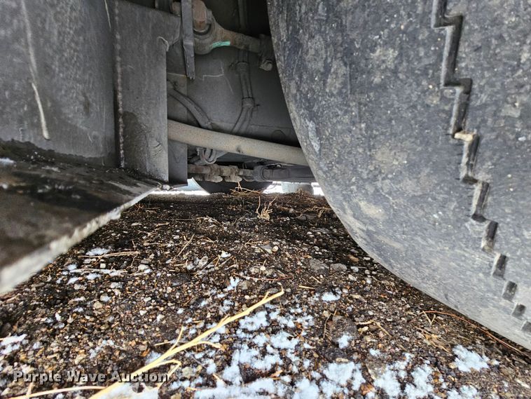 image for item DO4225 2004 Gillig G29B102N4  transit bus