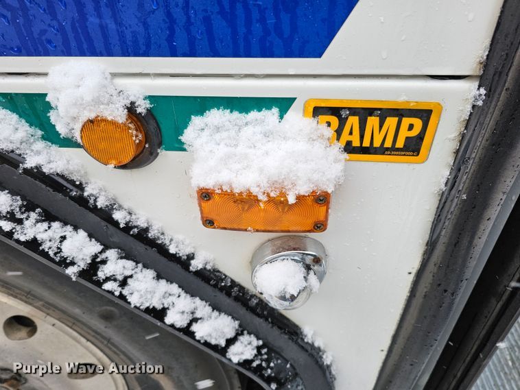 image for item DO4225 2004 Gillig G29B102N4  transit bus