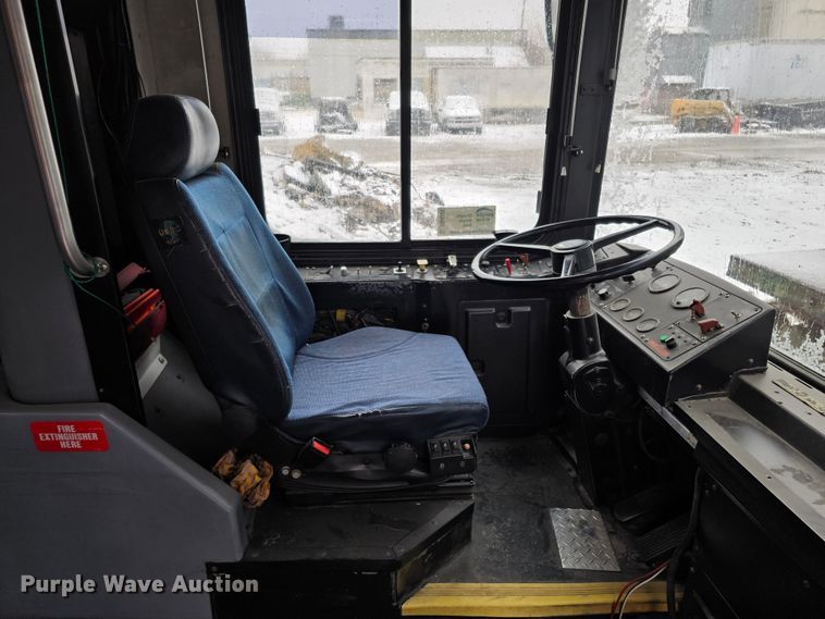 image for item DO4225 2004 Gillig G29B102N4  transit bus