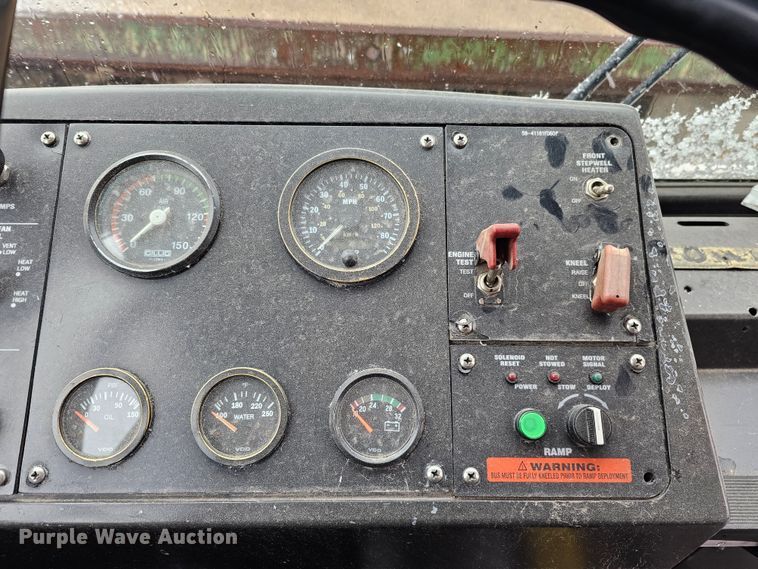 image for item DO4225 2004 Gillig G29B102N4  transit bus