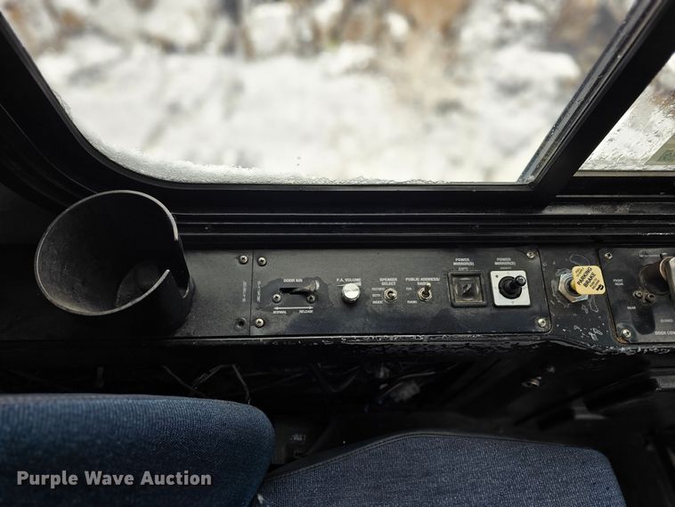 image for item DO4225 2004 Gillig G29B102N4  transit bus