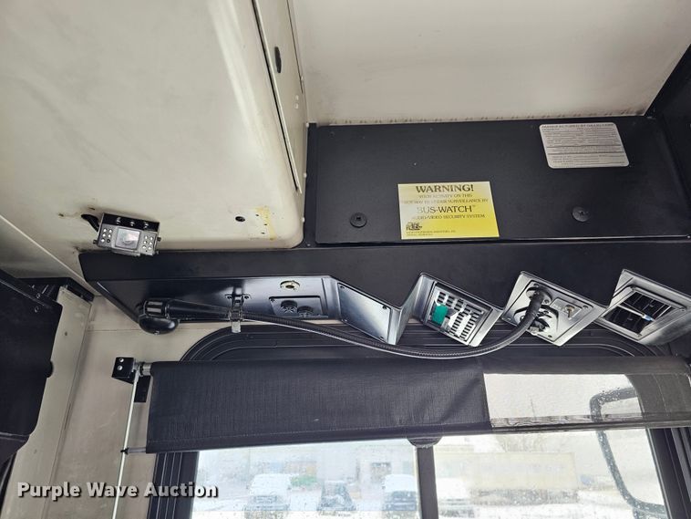 image for item DO4225 2004 Gillig G29B102N4  transit bus