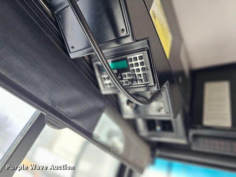 image for item DO4225 2004 Gillig G29B102N4  transit bus