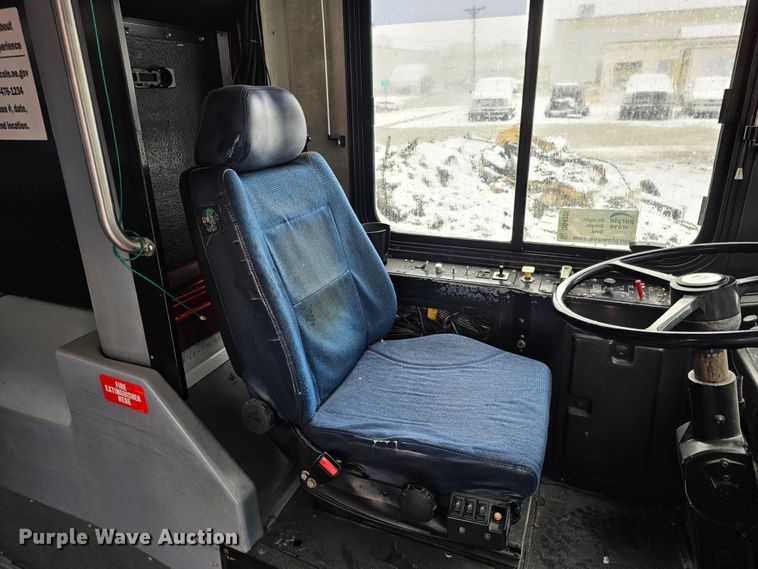 image for item DO4225 2004 Gillig G29B102N4  transit bus