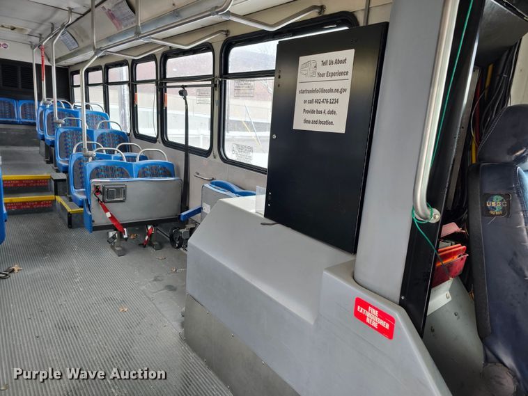 image for item DO4225 2004 Gillig G29B102N4  transit bus