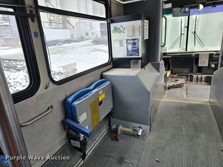 image for item DO4225 2004 Gillig G29B102N4  transit bus