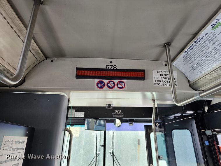 image for item DO4225 2004 Gillig G29B102N4  transit bus