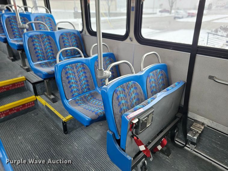 image for item DO4225 2004 Gillig G29B102N4  transit bus
