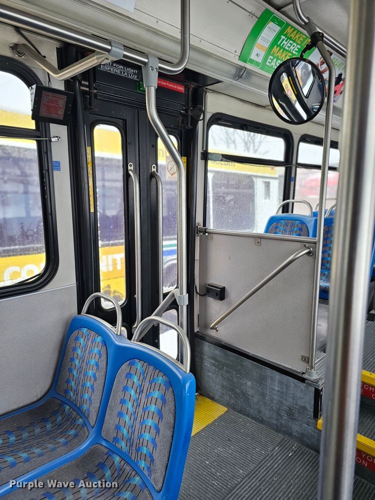 image for item DO4225 2004 Gillig G29B102N4  transit bus