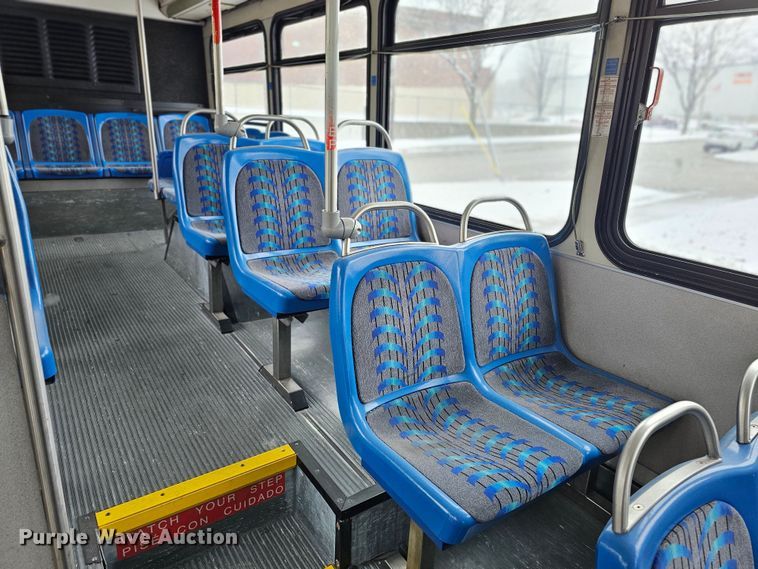 image for item DO4225 2004 Gillig G29B102N4  transit bus