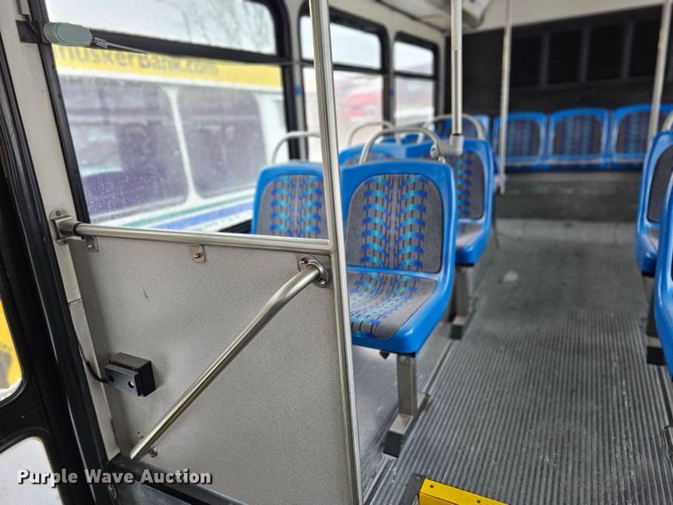 image for item DO4225 2004 Gillig G29B102N4  transit bus