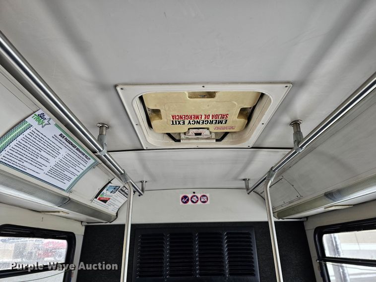 image for item DO4225 2004 Gillig G29B102N4  transit bus