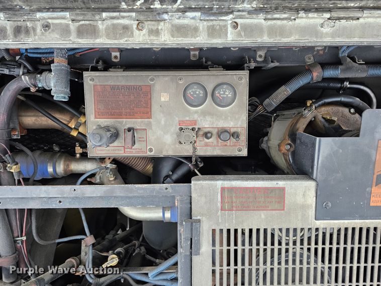 image for item DO4225 2004 Gillig G29B102N4  transit bus